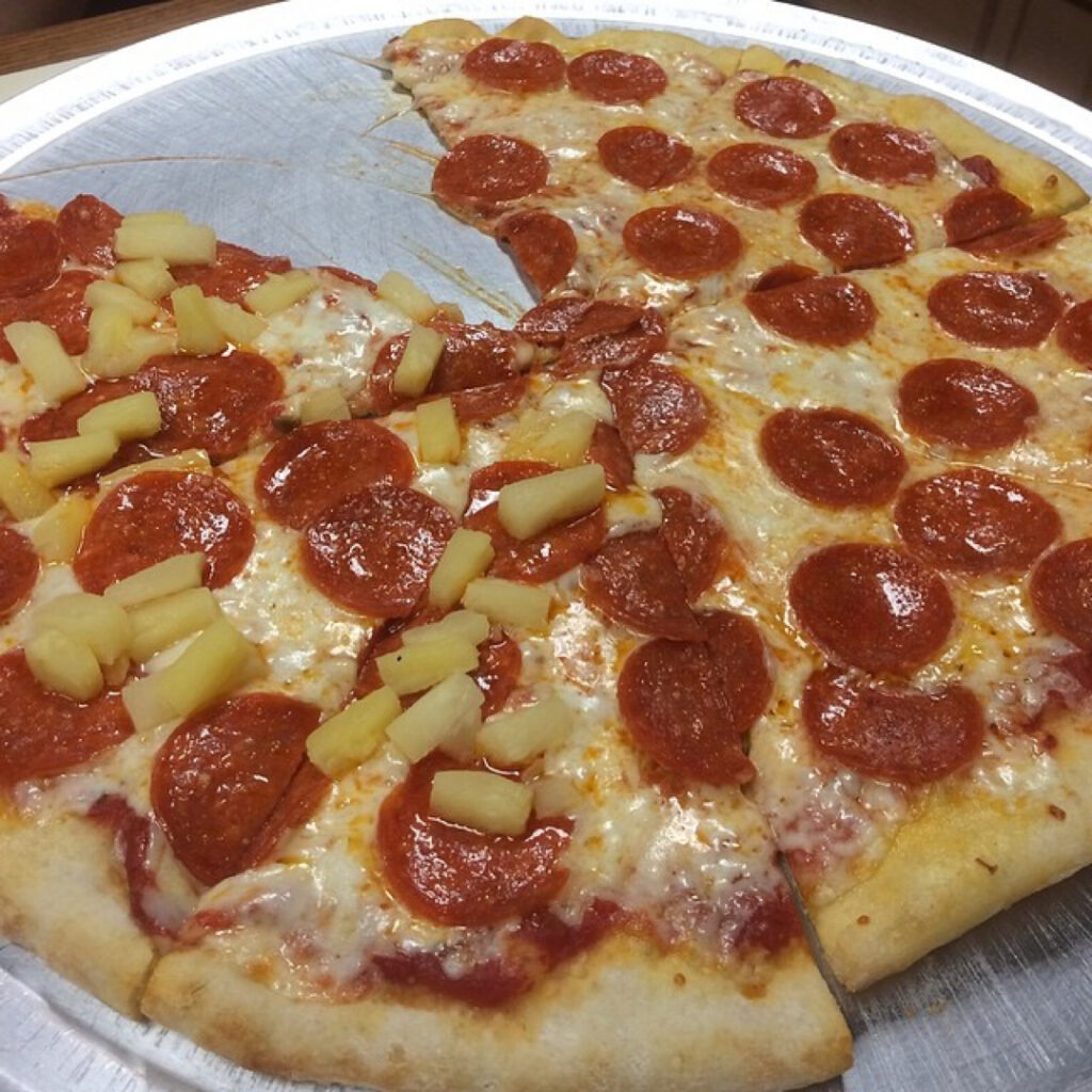 pinapple and pepperoni pizza